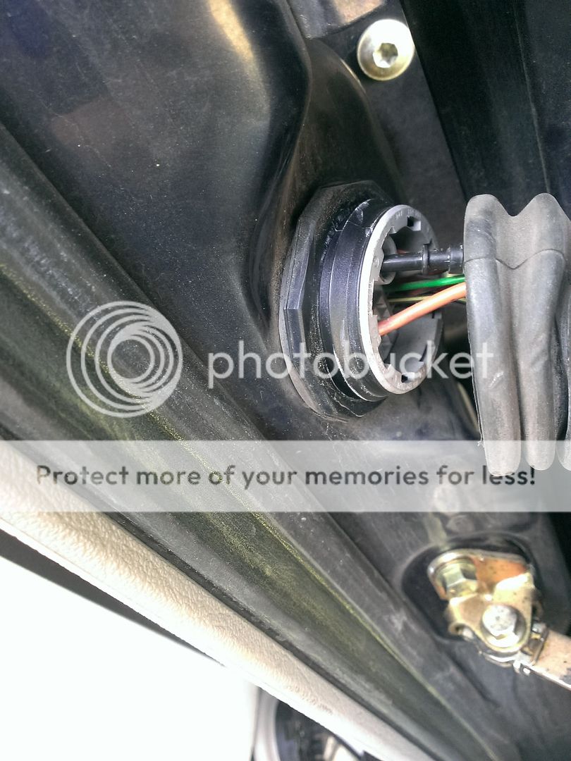 How to fix this vacuum line for door locks? Volkswagen Jetta Junkies